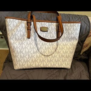 Michael kors jet set travel sm carryall tote vanilla/acrn